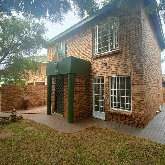 Property #2200554, Townhouse Pending Sale in Die Hoewes