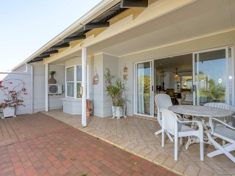 Prime Location: Immaculate 3-Bedroom Simplex for sale in Umhlanga Manors - Photo 3