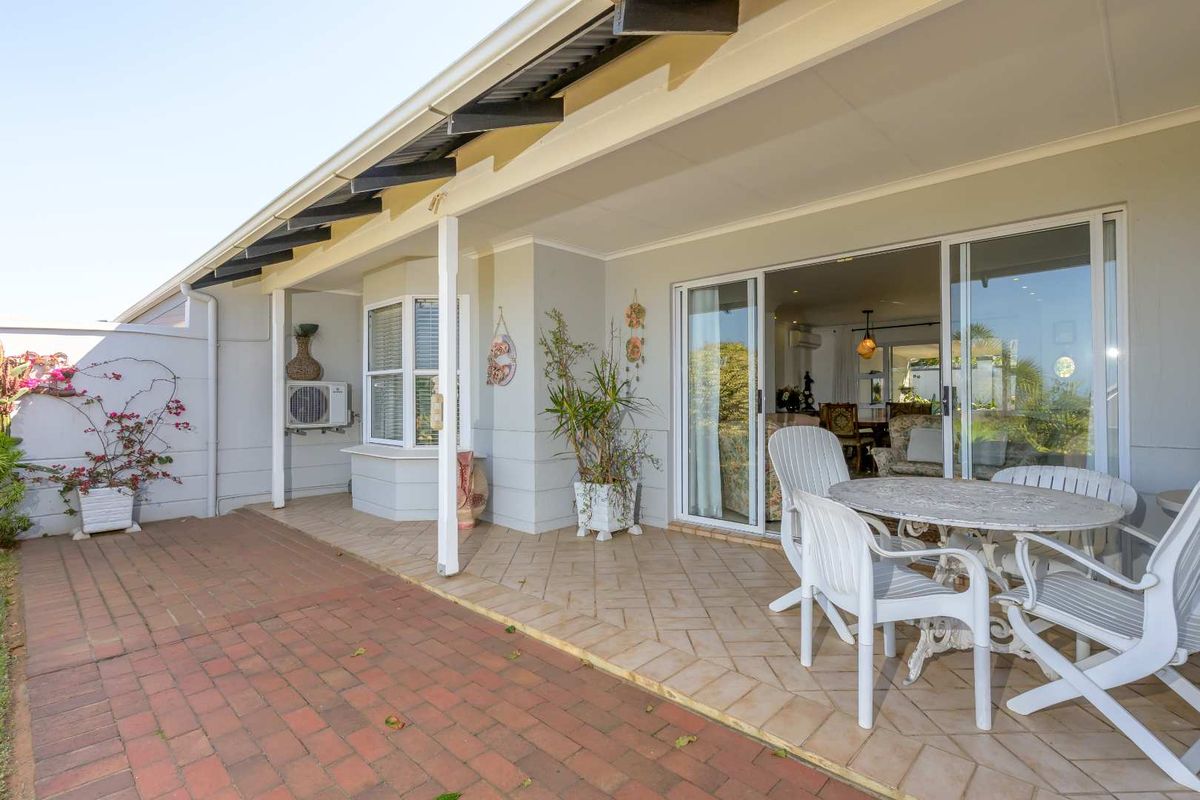 Prime Location: Immaculate 3-Bedroom Simplex for sale in Umhlanga Manors - Photo 3
