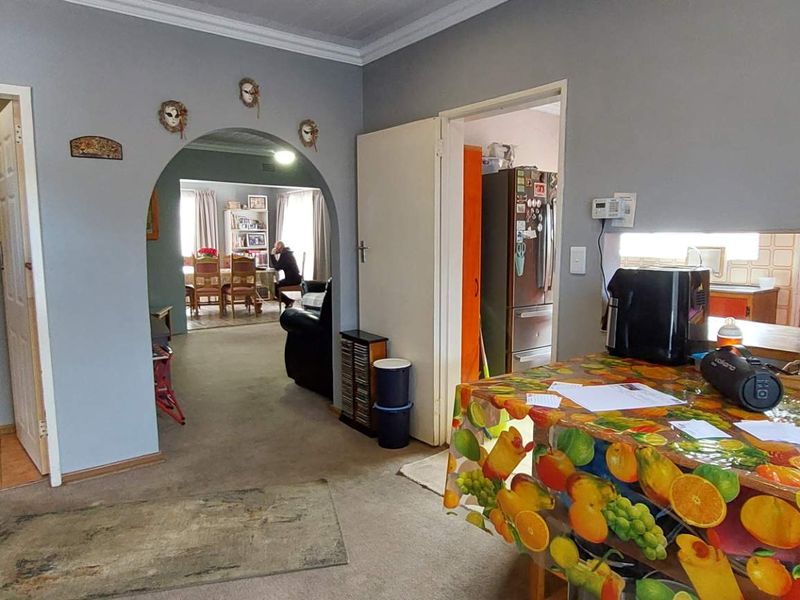 Spacious 3-Bedroom Family Home with Flatlet on Spacious Stand - Photo 5