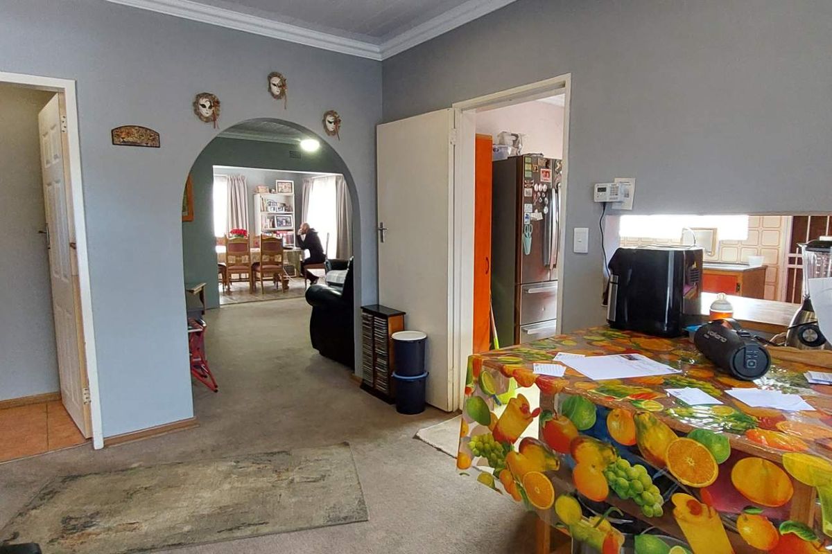Spacious 3-Bedroom Family Home with Flatlet on Spacious Stand - Photo 5