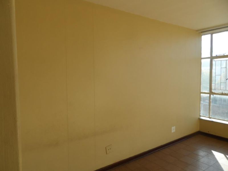 BACHELOR FLAT TO RENT IN ARCADIA - Photo 7