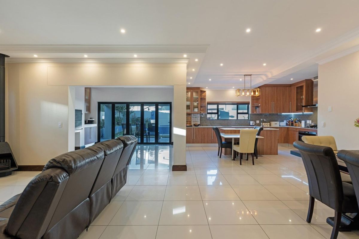 Elegant Family Living in the Heart of Sagewood - Photo 2