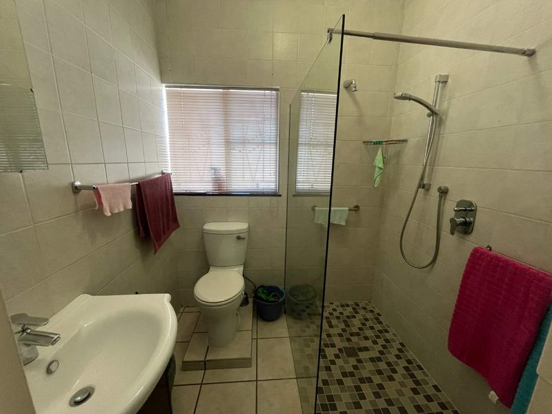 One-Bedroom Flat for Sale in Keidebees - Photo 5