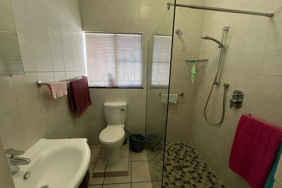 One-Bedroom Flat for Sale in Keidebees - Photo 5