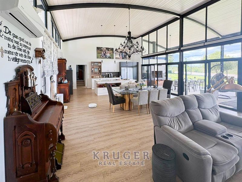 ONE-OF-A-KIND ARCHITECTURAL MASTERPIECE - Photo 5