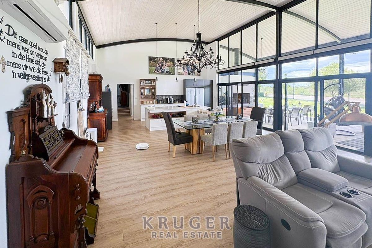 ONE-OF-A-KIND ARCHITECTURAL MASTERPIECE - Photo 5