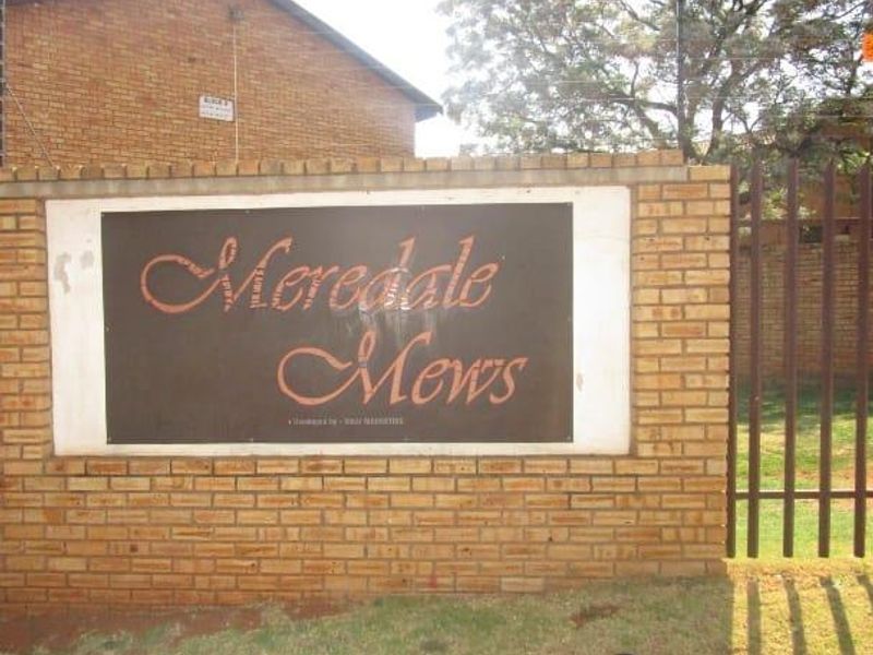 2 Bedroom Townhouse for Sale in MeredaleJohannesburg South - Photo 2