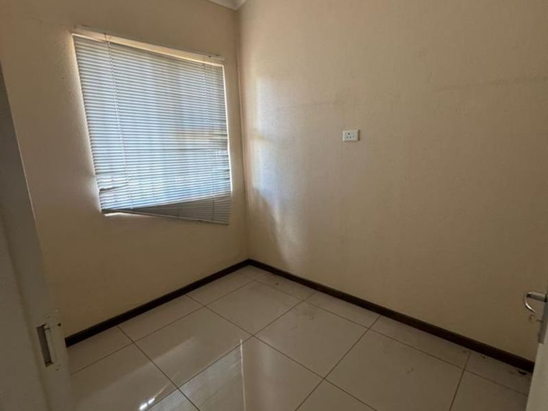 Office to let - Photo 6