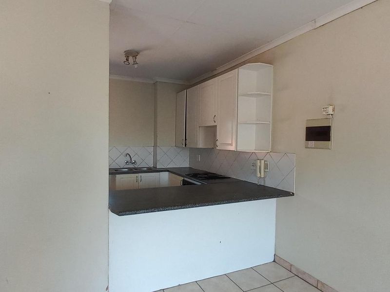 TWO BEDROOM TOWNHOUSE IN LYTTELTON CENTURION -1JULY 2026. - Photo 4