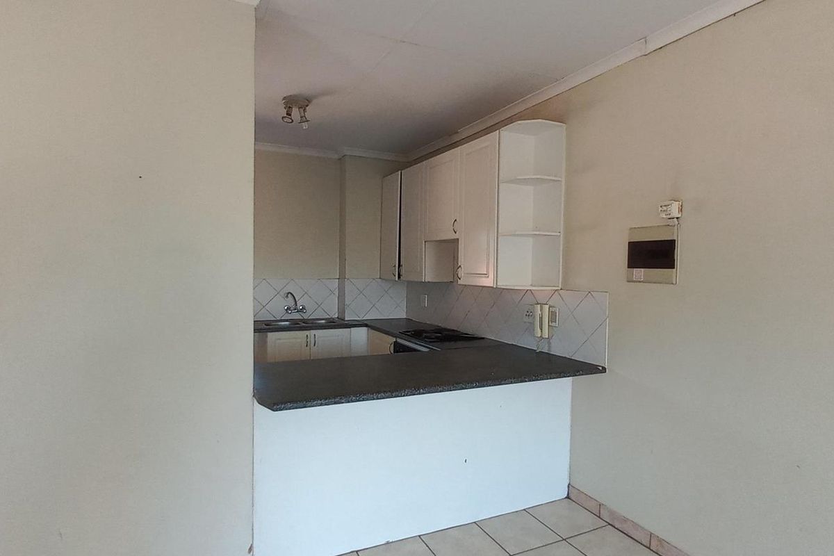TWO BEDROOM TOWNHOUSE IN LYTTELTON CENTURION -1JULY 2026. - Photo 4