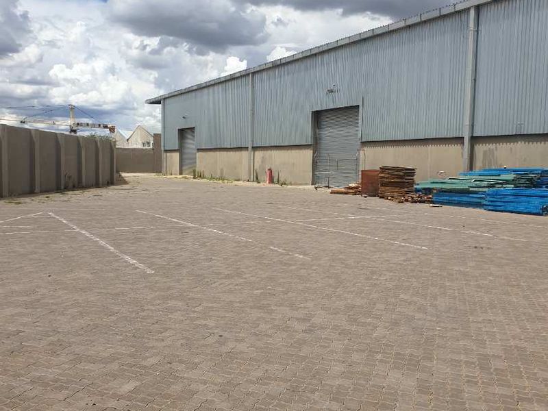 NEAT LINK FRIENDLY WAREHOUSE TO LET - Photo 5