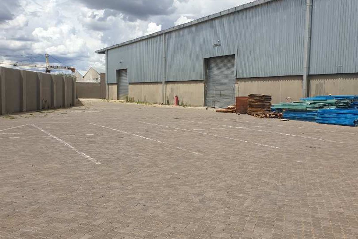 NEAT LINK FRIENDLY WAREHOUSE TO LET - Photo 5