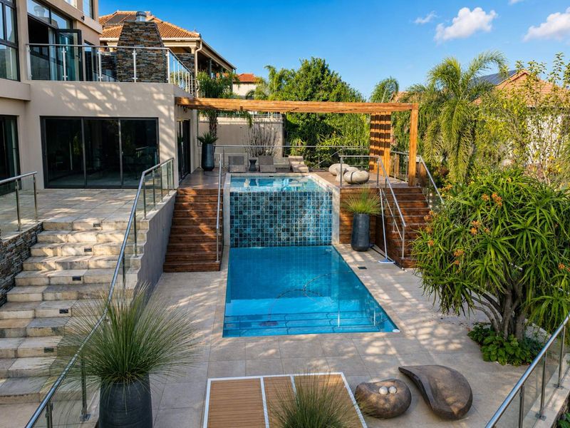 Luxury Awaits: Birdwood Estate with Separate Flatlet - Photo 3