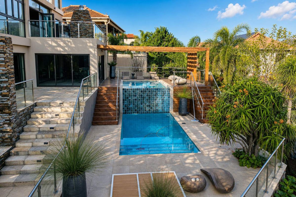 Luxury Awaits: Birdwood Estate with Separate Flatlet - Photo 3
