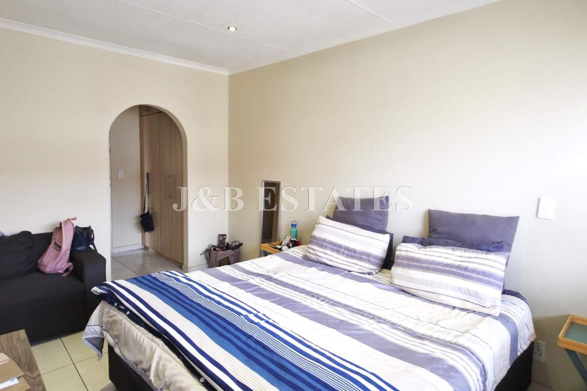 Well-Maintained 3-Bedroom Unit - Photo 4