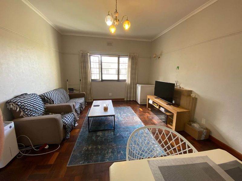 Good old fashioned Value. UCT students dream home. - Photo 5