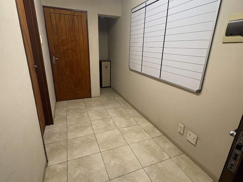 Offices & Warehouse to Let in Lafrenz Industrial Area - Photo 2