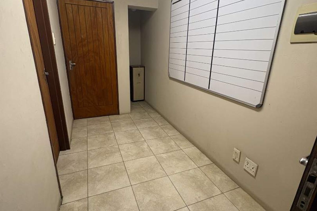 Offices & Warehouse to Let in Lafrenz Industrial Area - Photo 2