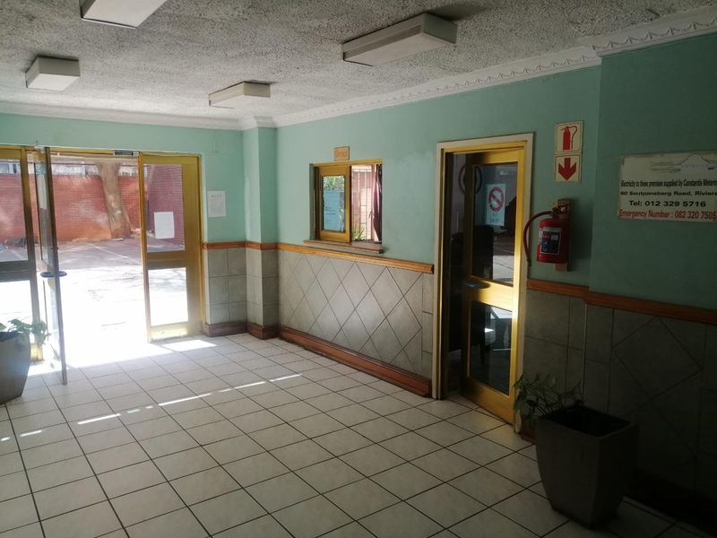 **Spacious Room Available for Rent in Prime Location** - Photo 10