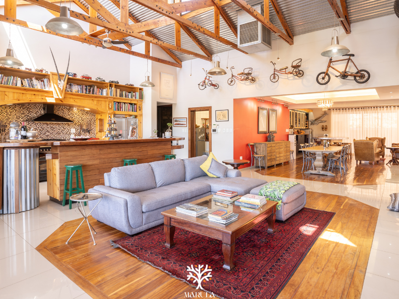 4-Bedroom Bespoke Architectural Masterpiece - Photo 2