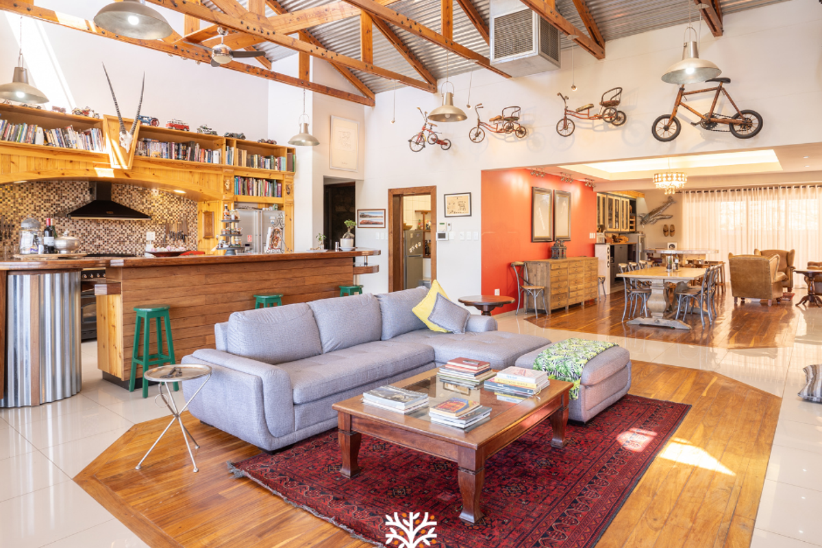 4-Bedroom Bespoke Architectural Masterpiece - Photo 2