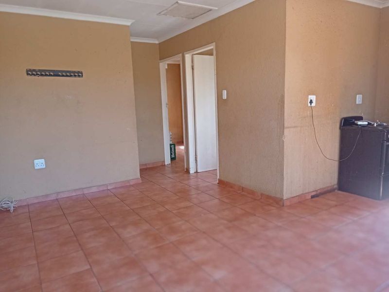 "Perfect Starter Home: 2 Beds Near Mams Mall!" - Photo 3