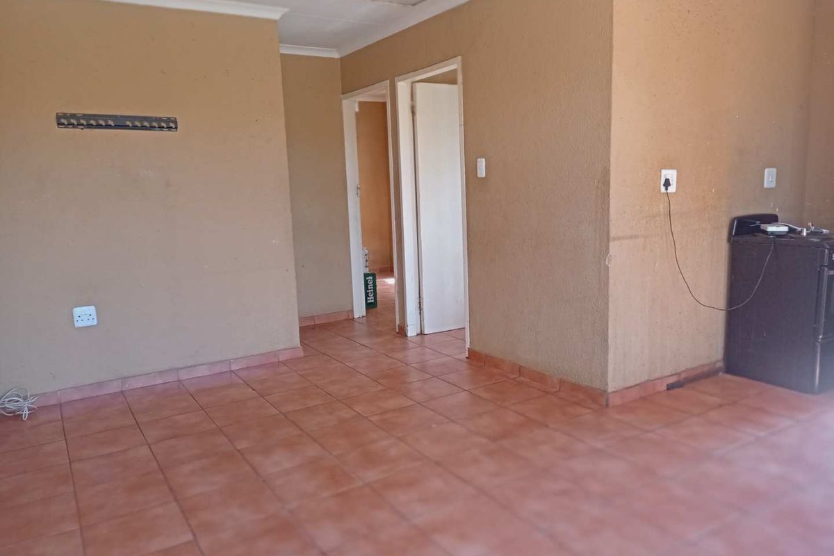 "Perfect Starter Home: 2 Beds Near Mams Mall!" - Photo 3