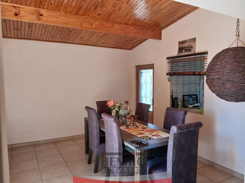 Neatness and space don't come better than this - Photo 10