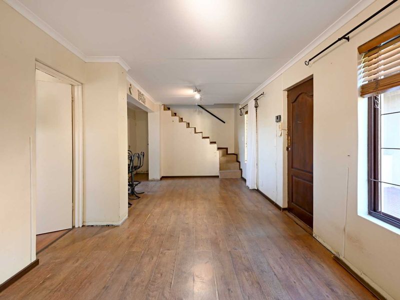 Spacious Family Home with Exceptional Indoor-Outdoor Living in Parklands - Photo 5