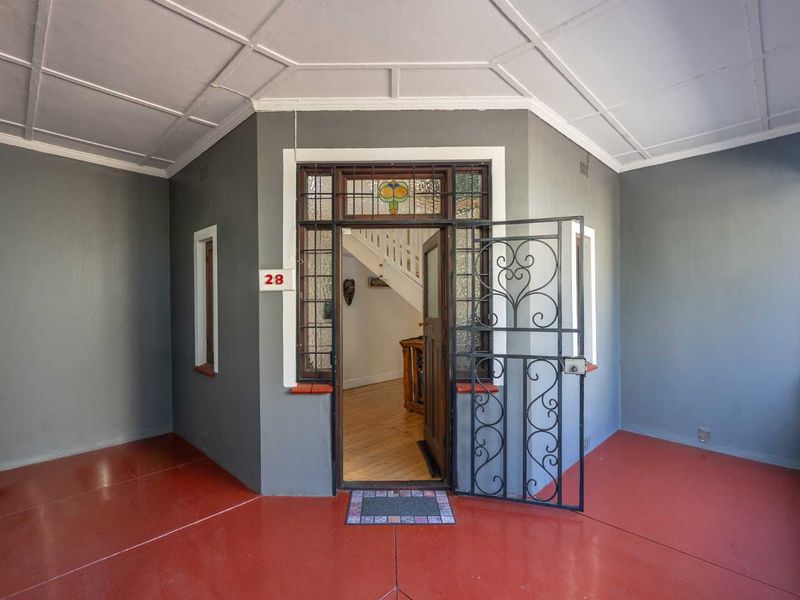 Charming Family Home with Separate Flatlet, Pool & Entertainer's Deck in Observatory - Photo 2