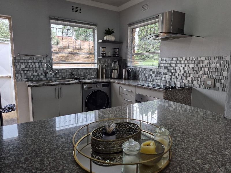 Stunning pet friendly townhouse - Photo 6