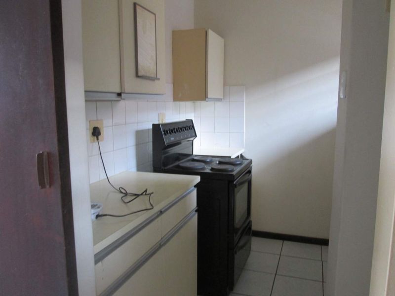 ONE [1]BEDROOM APARTMENT SPUY STREET GARDENS  FOR SALE IN SUNNYSIDE - Photo 7