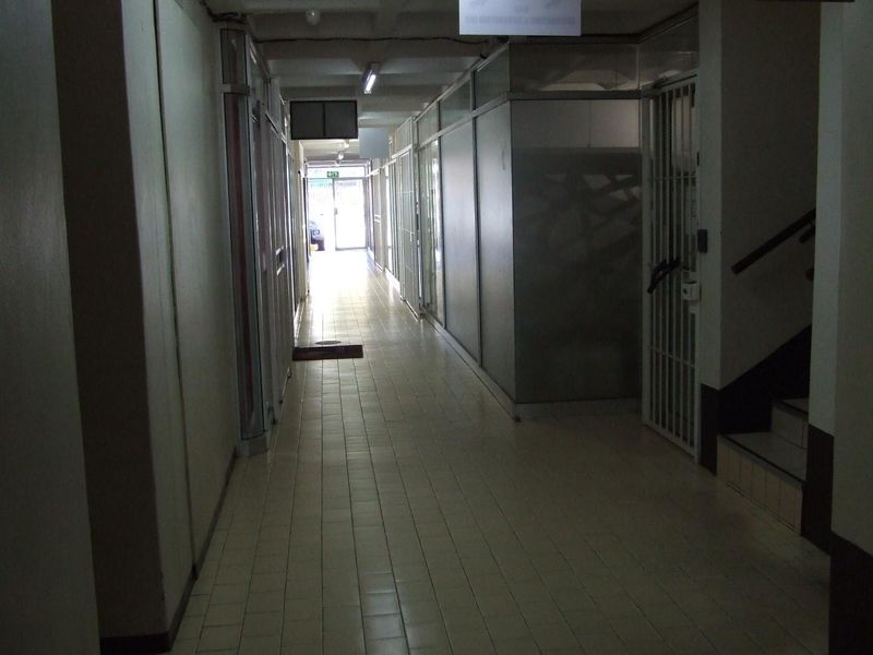 31.23 sqm OFFICE TO RENT IN MAGALIESKRUIN FOR R2650.00PM AVAILABLE IMMEDIATELY - Photo 9