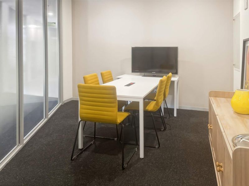 Fully serviced open plan office space for you and your team in Regus Cradlestone Mall - Photo 6