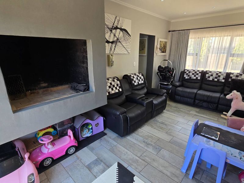 Facebrick Gem in Sought-After Brackenfell South - Photo 8