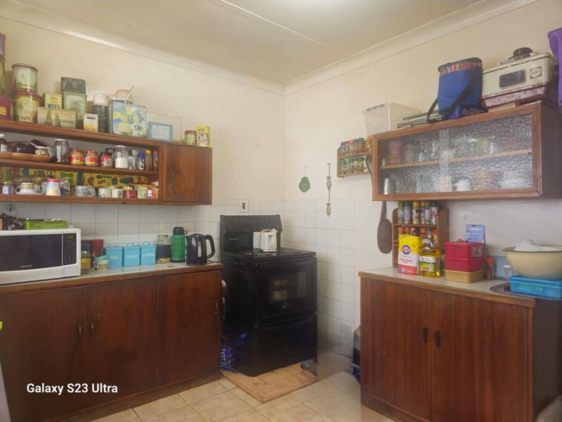 OPPORTUNITY KNOCKS:  SPACIOUS HOME WITH INCOME GENERATING FLATLET! - Photo 8