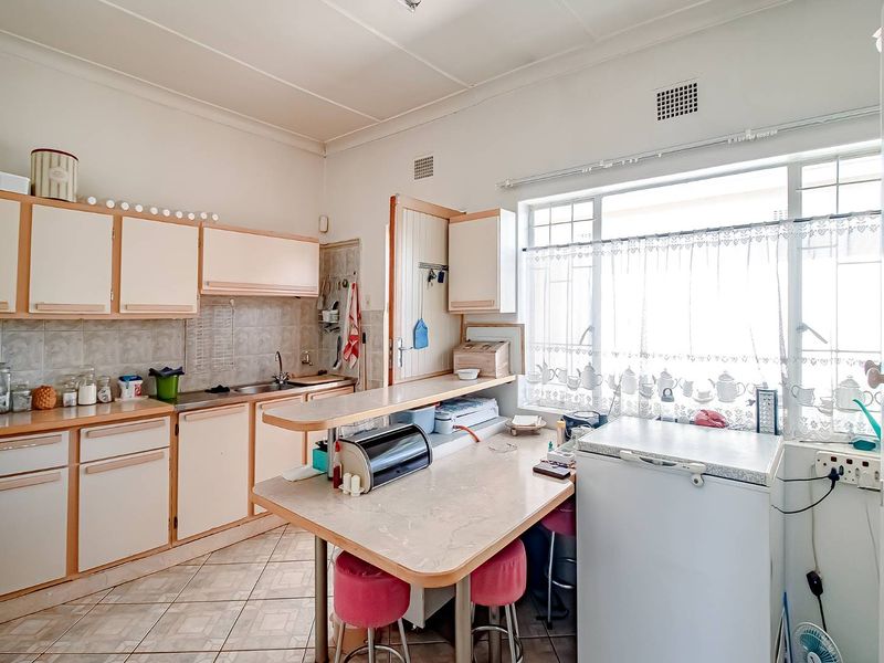 Well, cared for family home. - Photo 4