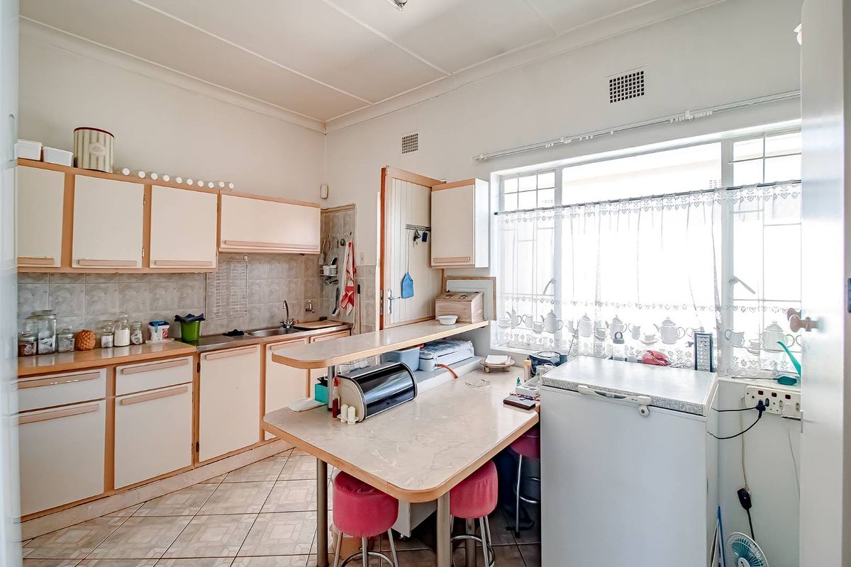 Well, cared for family home. - Photo 4