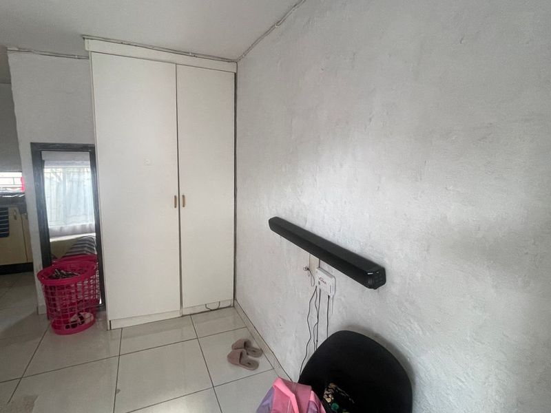 Cozy Bachelor Unit - Photo 4