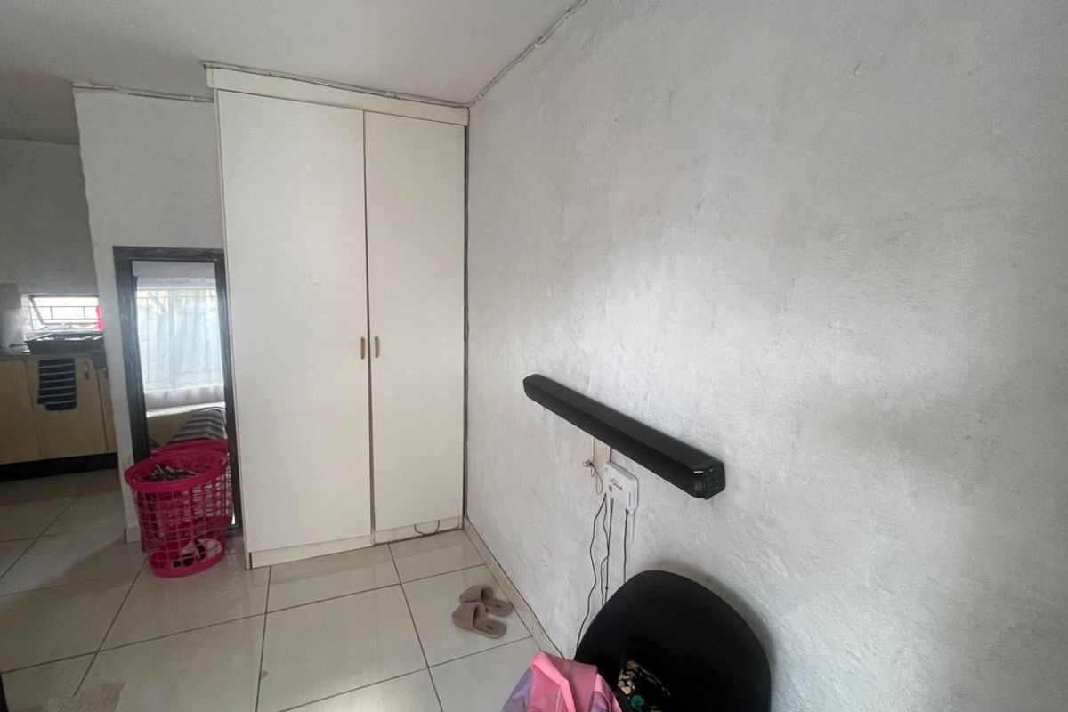 Cozy Bachelor Unit - Photo 4