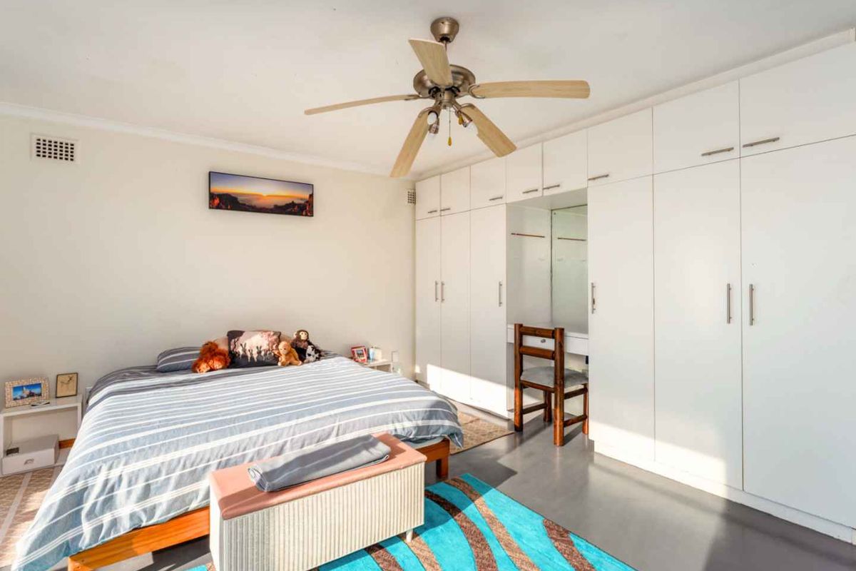 Three-Storey Three-Bed Sun-Kissed Views at Royal Mews - Photo 3