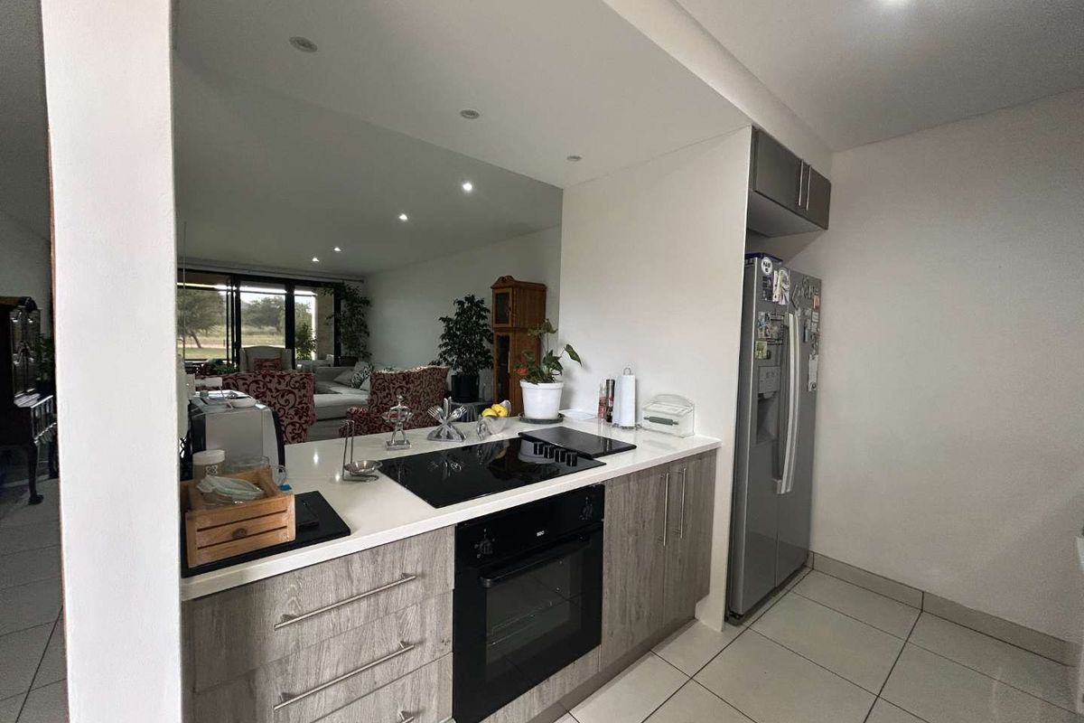 2 Bedroom unit in Omeya Village with exquisite views - Photo 5