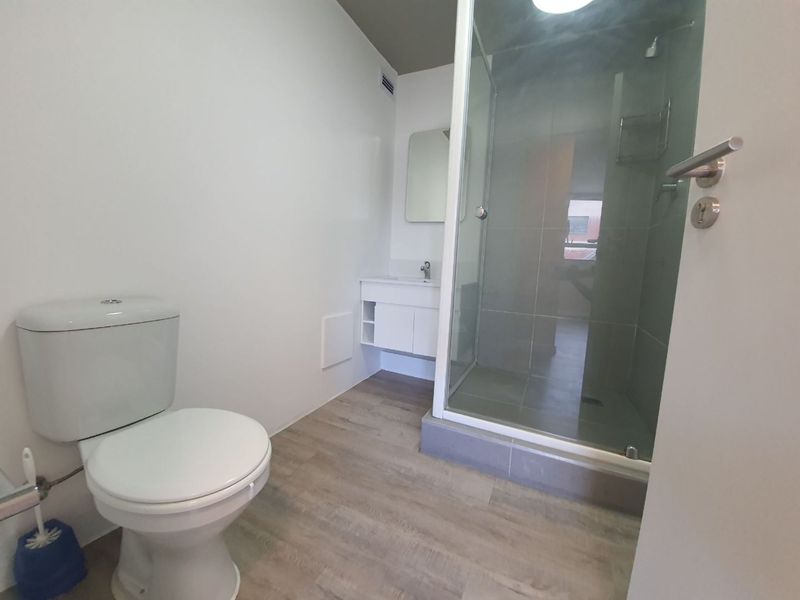 Stylish Obs Court Apartment. - Photo 8