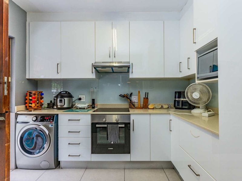 HENDRA - DELIGHTFUL PET FRIENDLY DUPLEX WITH ITS OWN POOL - Photo 10