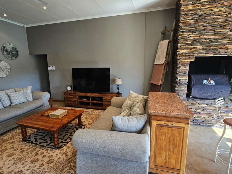 Modern 3 Bedroom Open Plan Family Home - Photo 10