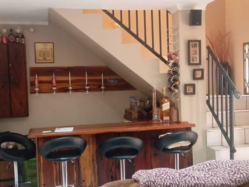 Charming three bedroom Townhouse - Photo 5