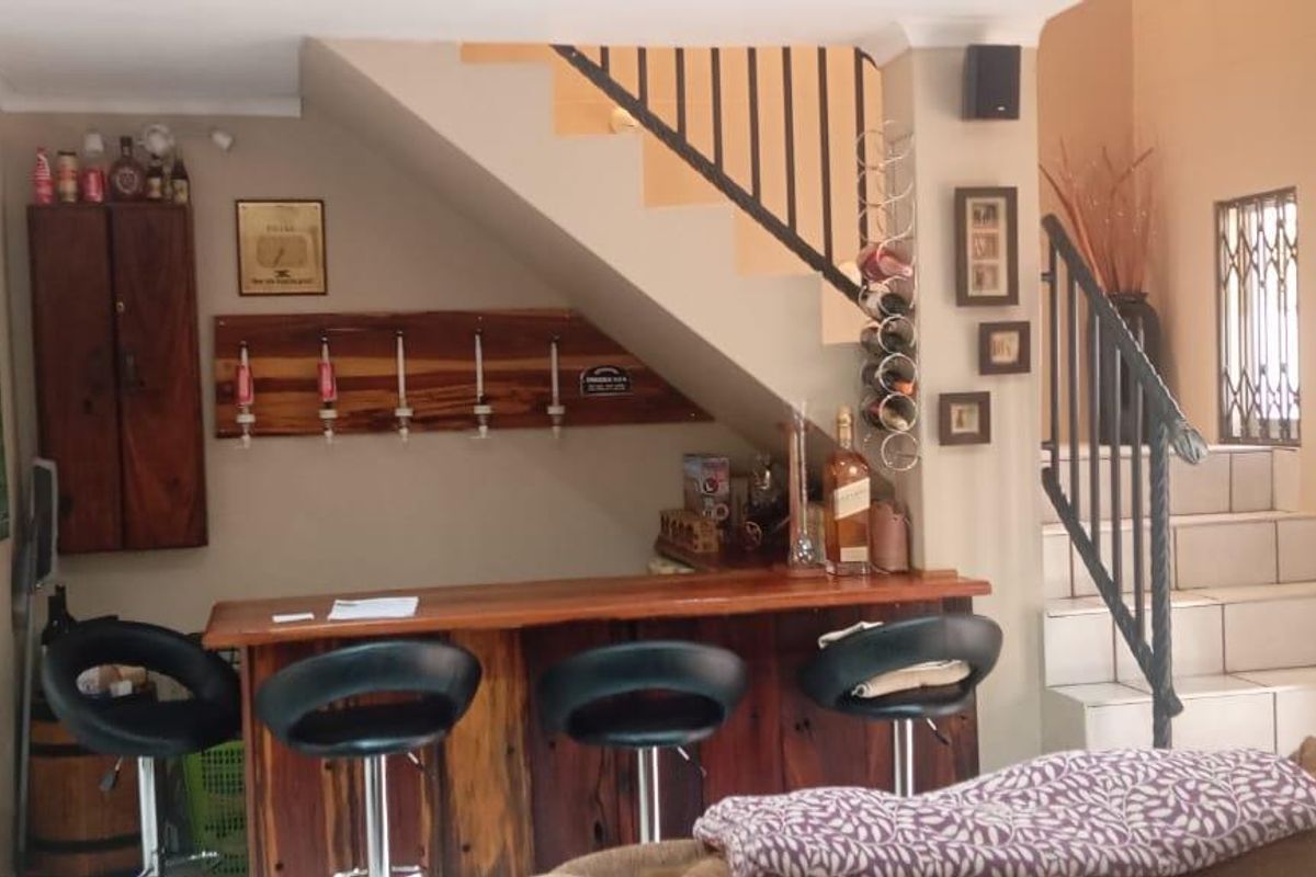 Charming three bedroom Townhouse - Photo 5