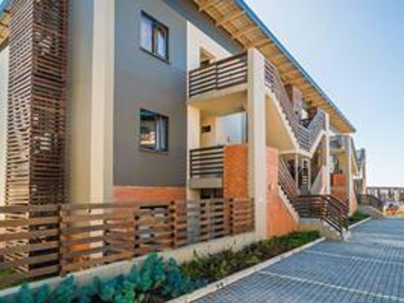Contemporary Lock-Up-and-Go Living in Cotswold Fenns | 2 Bedroom, 2 Bathroom - Photo 1