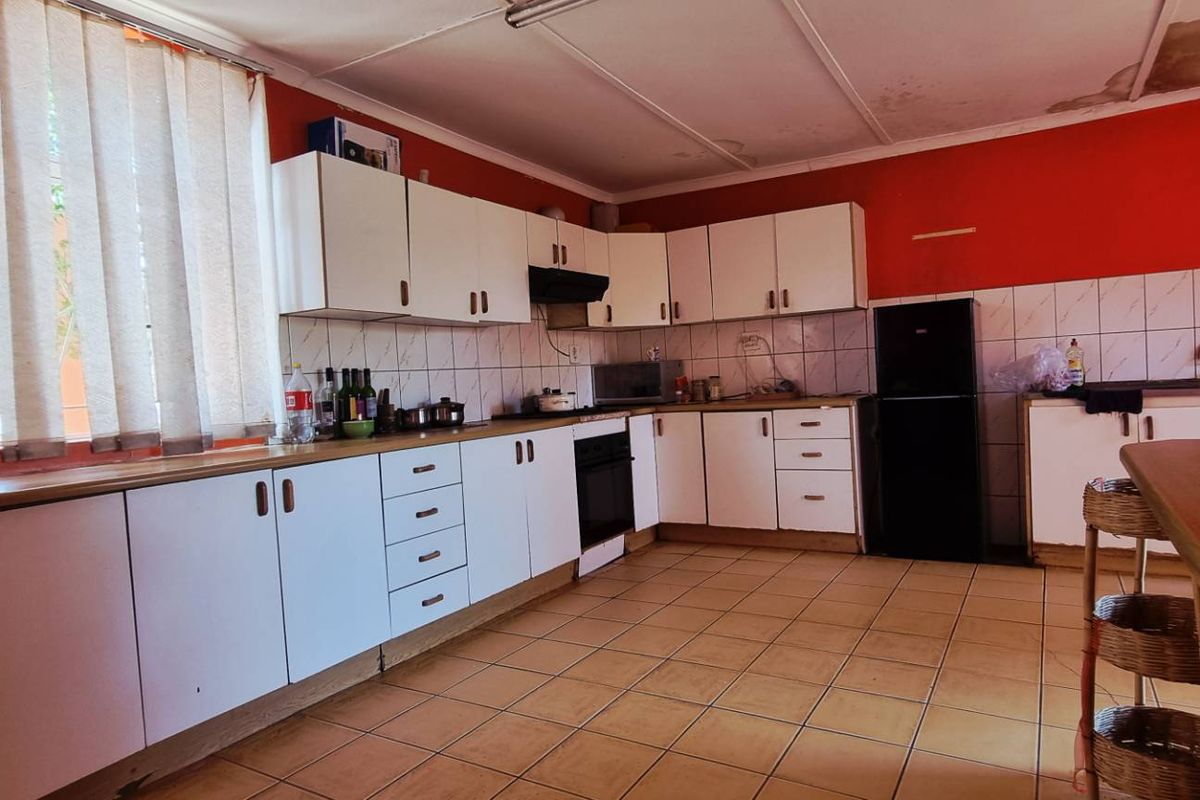 Khomasdal 3 bedroom house with flat - Photo 4